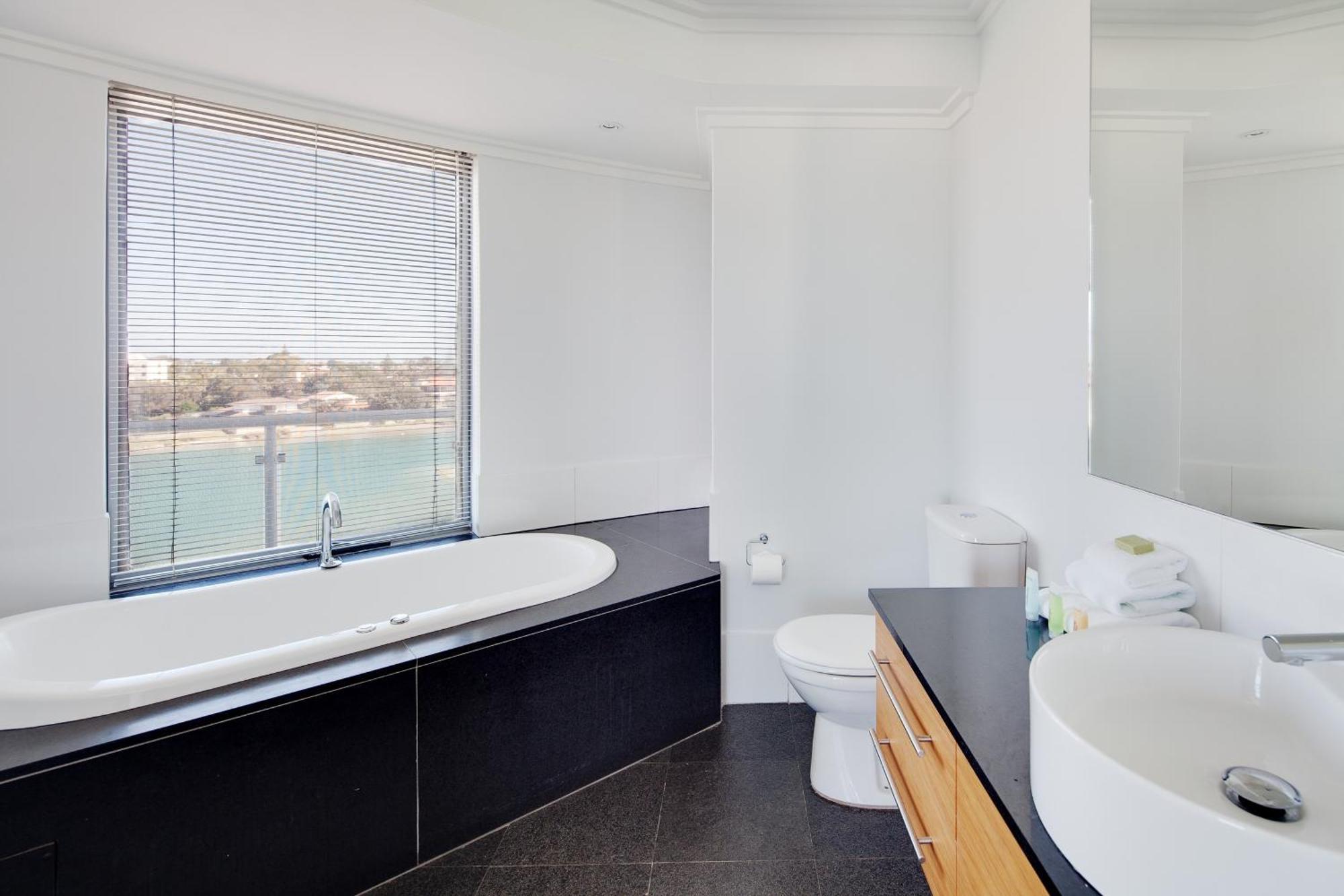 Seashells Mandurah Hotel Exterior photo